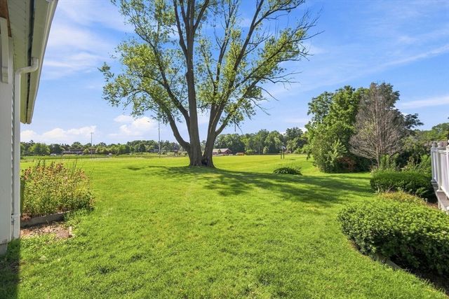 41 Cottage St, Amherst, MA 01002