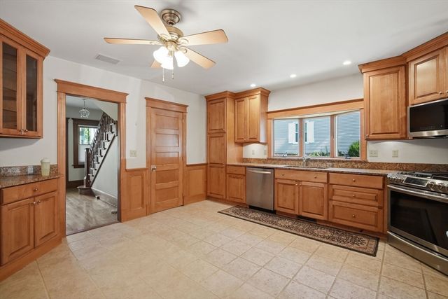 41 Cottage St, Amherst, MA 01002