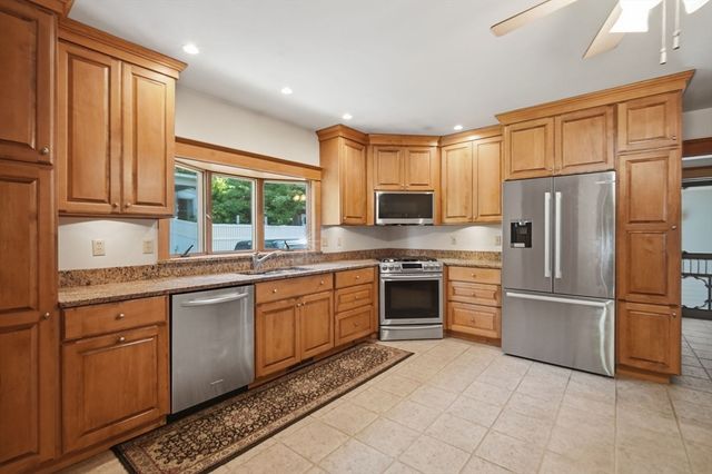 41 Cottage St, Amherst, MA 01002