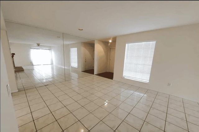 9809 Richmond Avenue F14, Houston, TX 77042