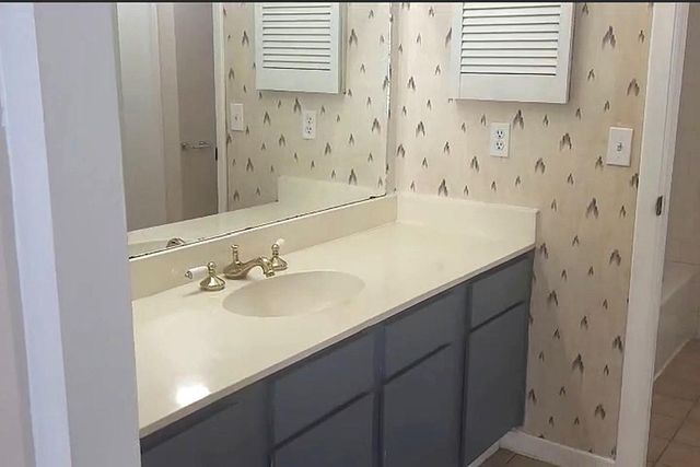 9809 Richmond Avenue F14, Houston, TX 77042
