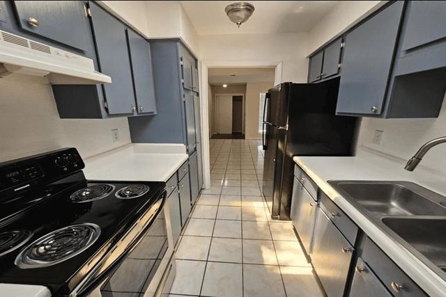 9809 Richmond Avenue F14, Houston, TX 77042