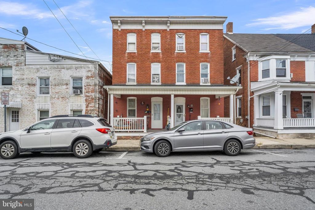 81 W 1ST AVE #E, Red Lion, PA 17356