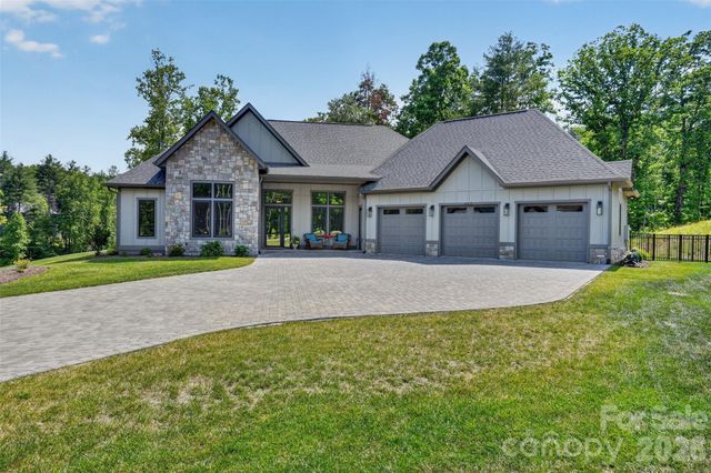 422 Ascension Valley, Horse Shoe, NC 28742
