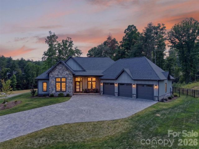 422 Ascension Valley, Horse Shoe, NC 28742