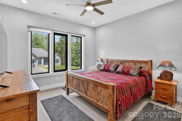 422 Ascension Valley, Horse Shoe, NC 28742