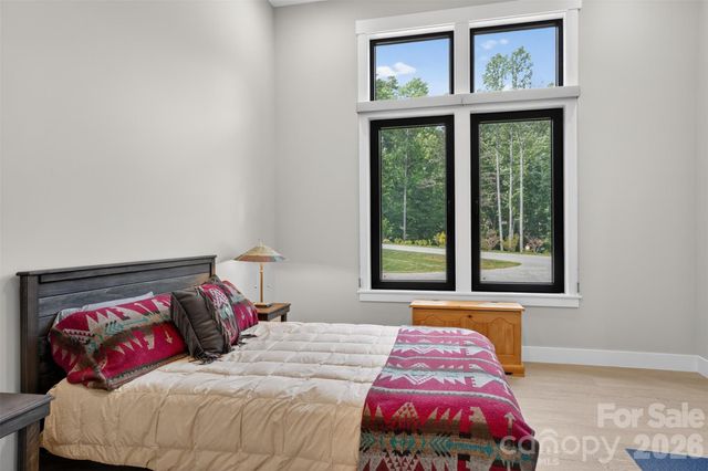 422 Ascension Valley, Horse Shoe, NC 28742