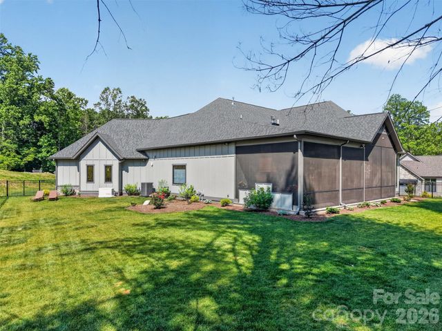 422 Ascension Valley, Horse Shoe, NC 28742