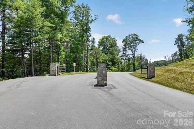 422 Ascension Valley, Horse Shoe, NC 28742