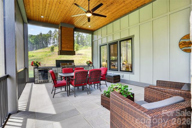 422 Ascension Valley, Horse Shoe, NC 28742
