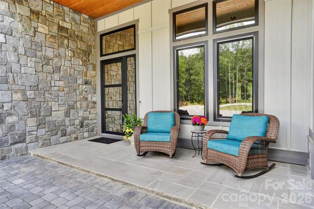 422 Ascension Valley, Horse Shoe, NC 28742