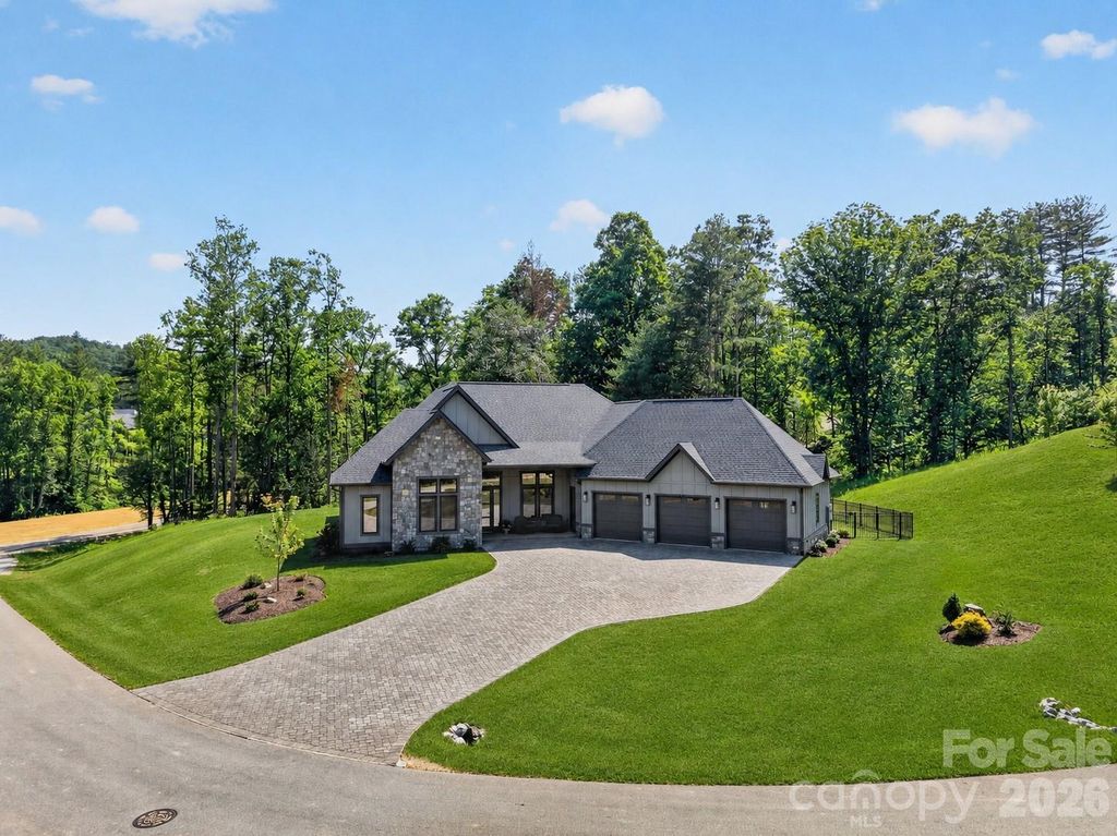 422 Ascension Valley, Horse Shoe, NC 28742