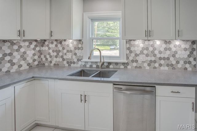 2400 Alby Street, Alton, IL 62002