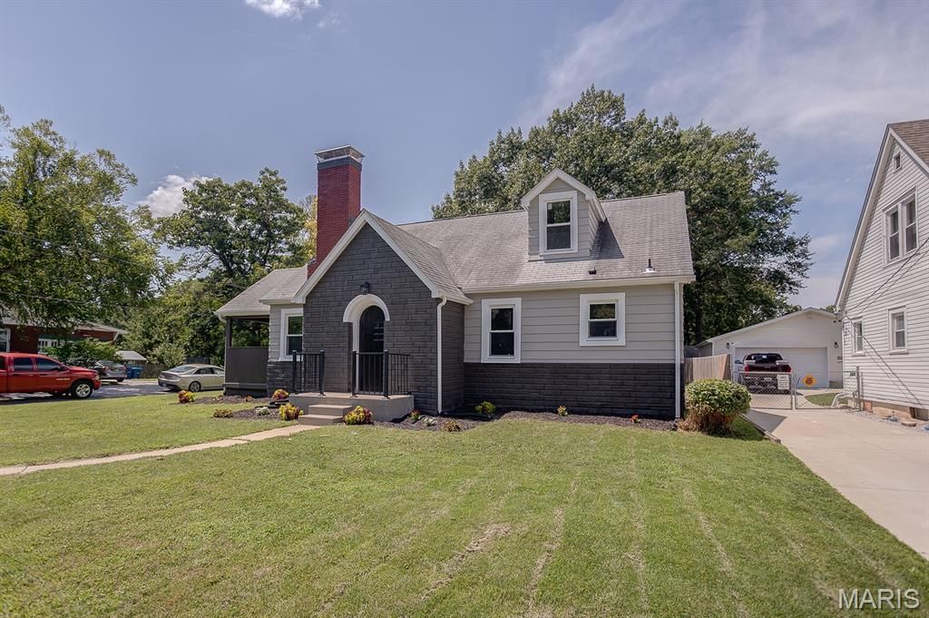 2400 Alby Street, Alton, IL 62002