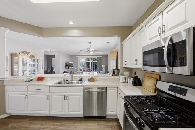 13243 Sierra Glen Road, Huntley, IL 60142
