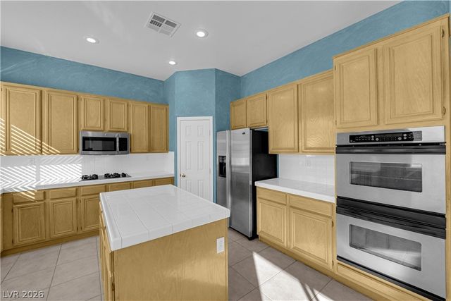 745 Diamond Bend Avenue, Las Vegas, NV 89123