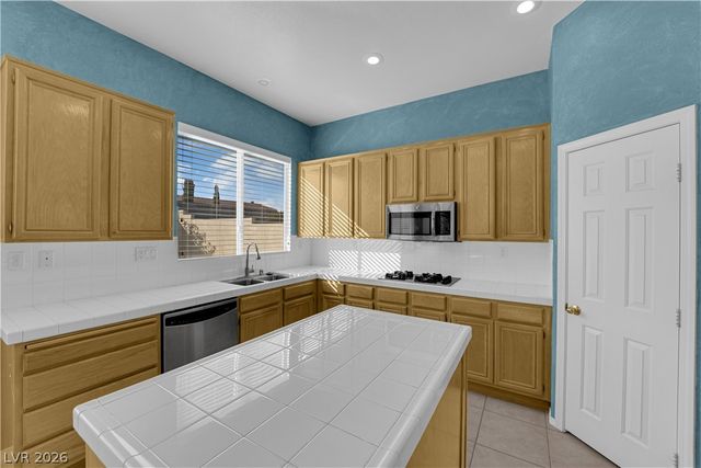 745 Diamond Bend Avenue, Las Vegas, NV 89123