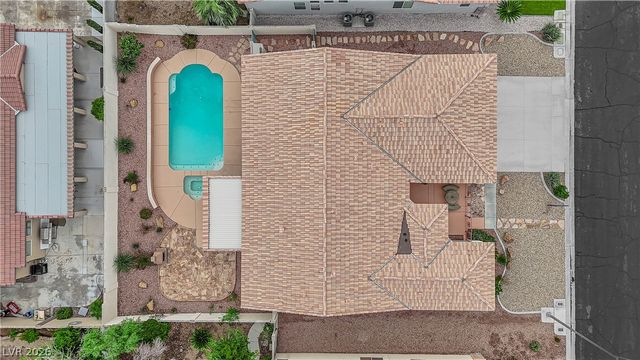 745 Diamond Bend Avenue, Las Vegas, NV 89123