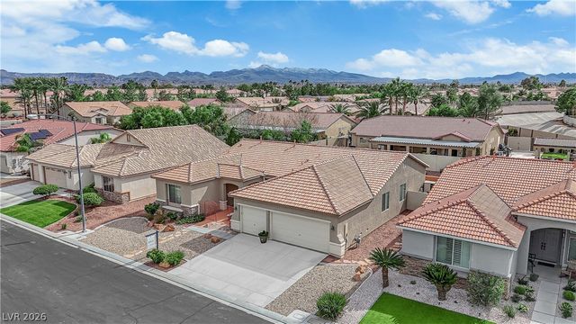 745 Diamond Bend Avenue, Las Vegas, NV 89123