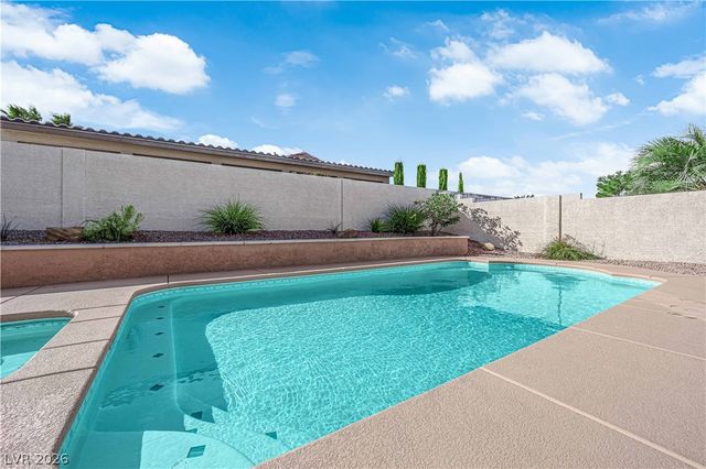 745 Diamond Bend Avenue, Las Vegas, NV 89123