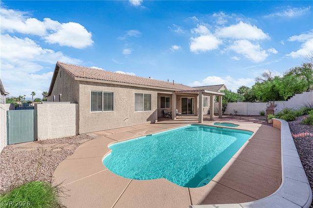 745 Diamond Bend Avenue, Las Vegas, NV 89123