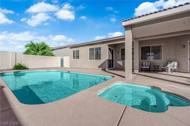 745 Diamond Bend Avenue, Las Vegas, NV 89123