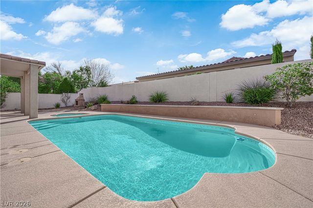 745 Diamond Bend Avenue, Las Vegas, NV 89123