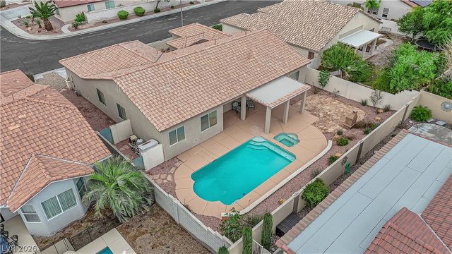 745 Diamond Bend Avenue, Las Vegas, NV 89123