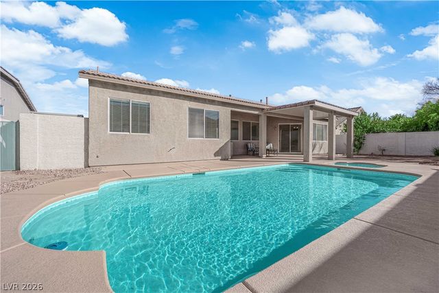 745 Diamond Bend Avenue, Las Vegas, NV 89123