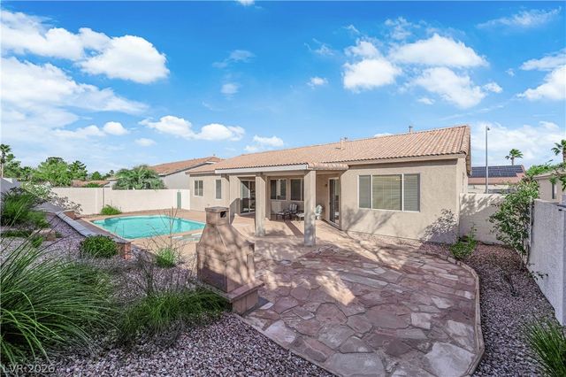 745 Diamond Bend Avenue, Las Vegas, NV 89123