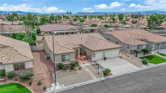 745 Diamond Bend Avenue, Las Vegas, NV 89123