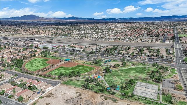 745 Diamond Bend Avenue, Las Vegas, NV 89123