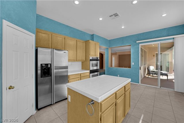 745 Diamond Bend Avenue, Las Vegas, NV 89123