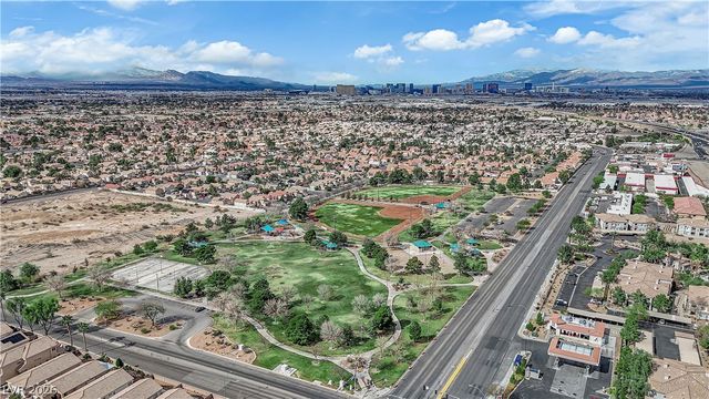 745 Diamond Bend Avenue, Las Vegas, NV 89123