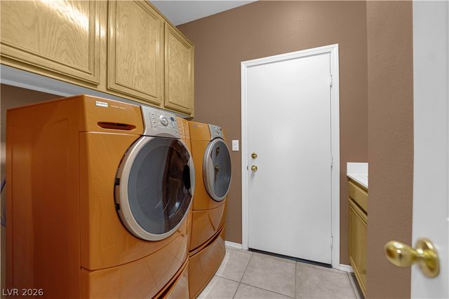 745 Diamond Bend Avenue, Las Vegas, NV 89123