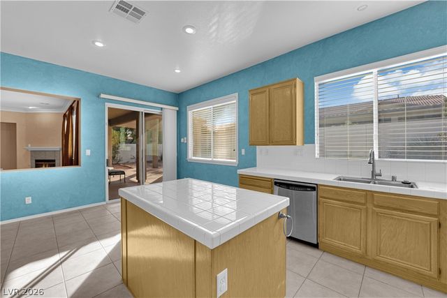 745 Diamond Bend Avenue, Las Vegas, NV 89123