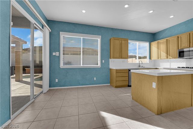 745 Diamond Bend Avenue, Las Vegas, NV 89123