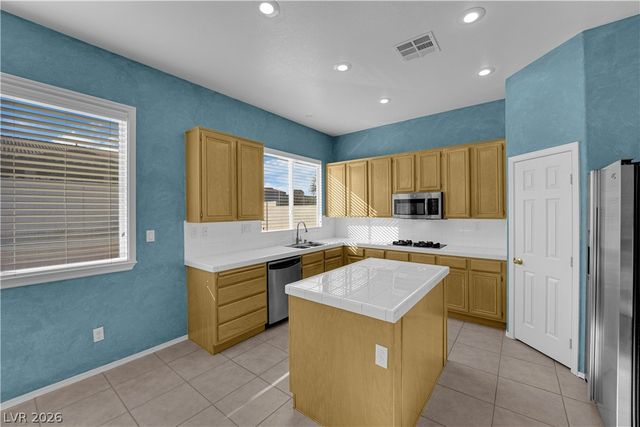 745 Diamond Bend Avenue, Las Vegas, NV 89123