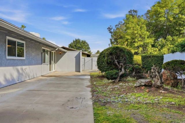 9490 Loren Drive, La Mesa, CA 91942