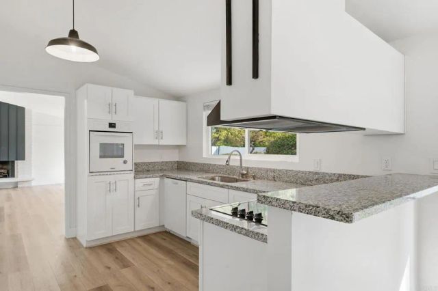 9490 Loren Drive, La Mesa, CA 91942