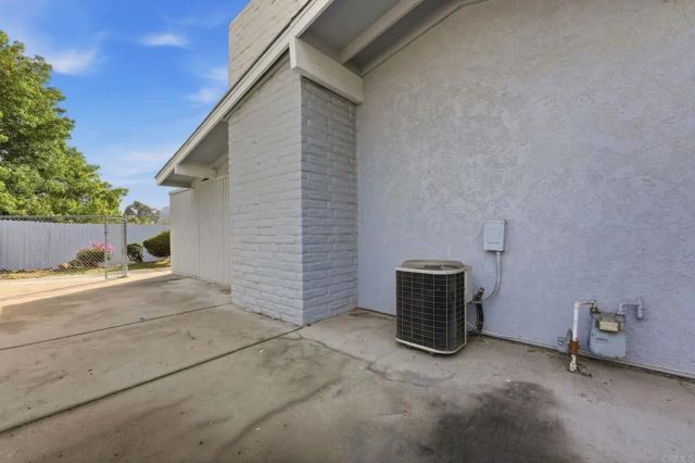 9490 Loren Drive, La Mesa, CA 91942