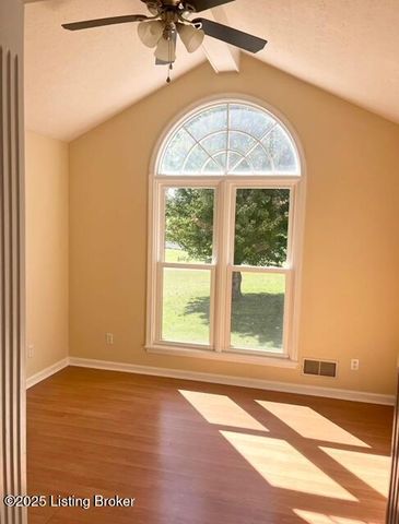 190 Millstone Ct, Shepherdsville, KY 40165