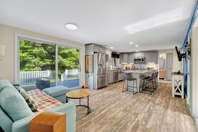 20 Ortolani Cir, Kingston, MA 02364