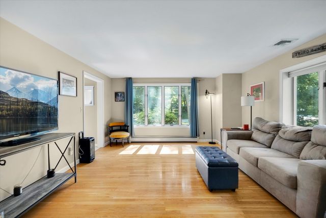 20 Ortolani Cir, Kingston, MA 02364