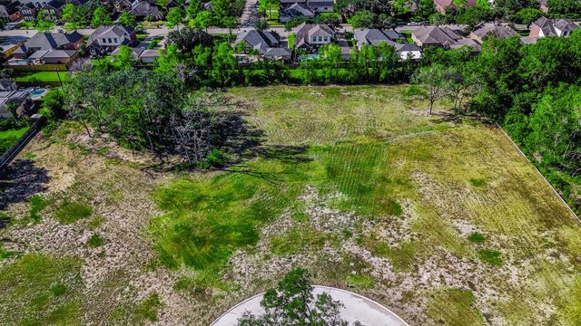 1626 Crown Oaks Court, Pearland, TX 77581