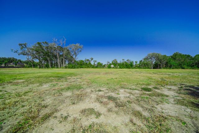1626 Crown Oaks Court, Pearland, TX 77581