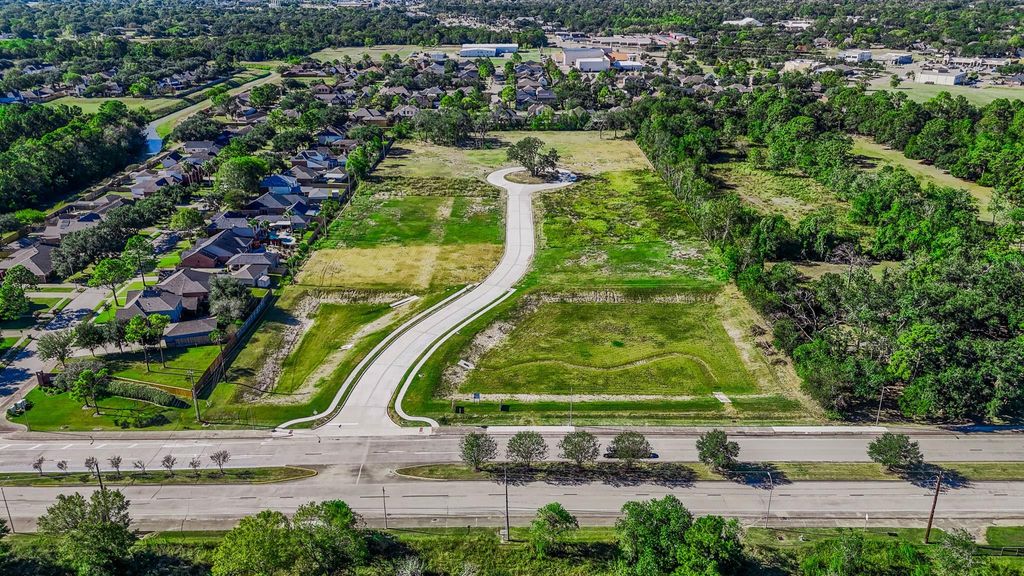 1626 Crown Oaks Court, Pearland, TX 77581