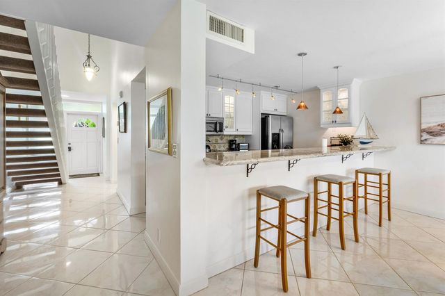301 Old Meadow Way, Palm Beach Gardens, FL 33418
