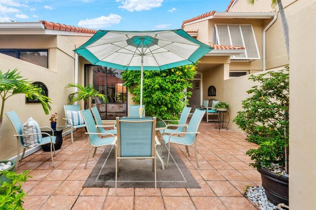 301 Old Meadow Way, Palm Beach Gardens, FL 33418