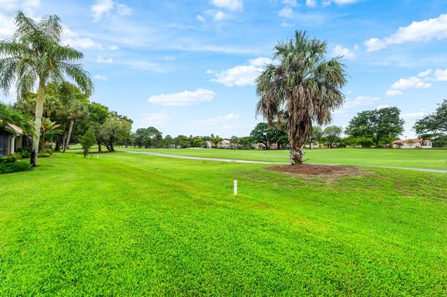 301 Old Meadow Way, Palm Beach Gardens, FL 33418